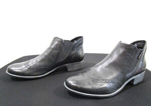 NWOB Mephisto Eleonore Black Leather Wing Tip Brogue Ankle Booties Women Sz 9